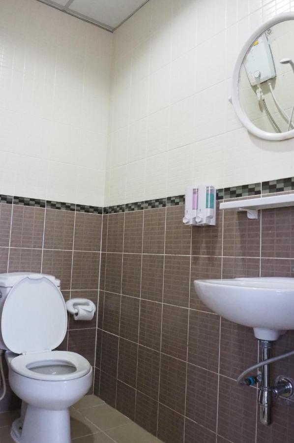 Uh Hostel Bangsaen Екстериор снимка