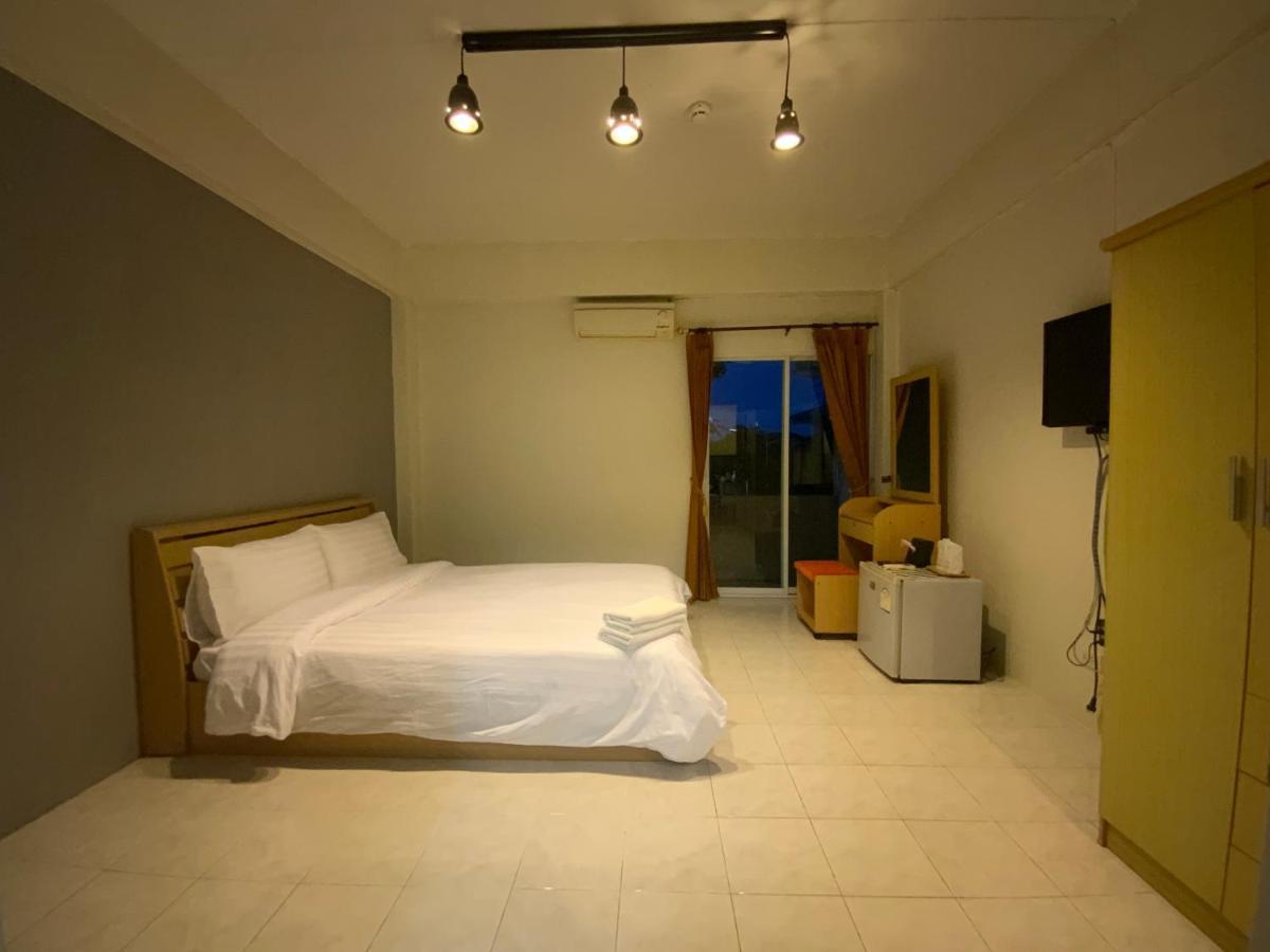 Uh Hostel Bangsaen Екстериор снимка