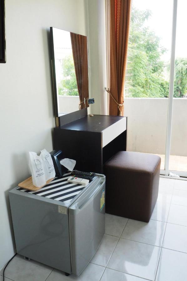 Uh Hostel Bangsaen Екстериор снимка