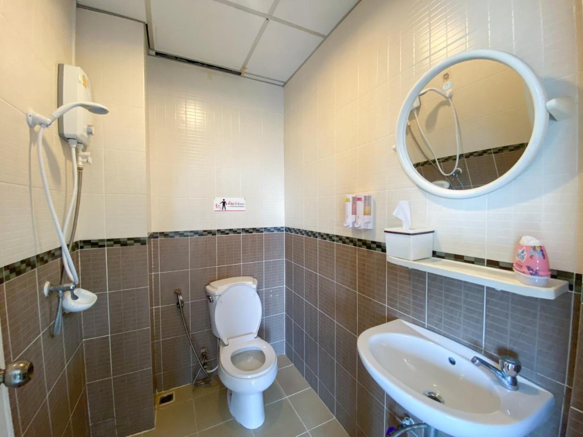 Uh Hostel Bangsaen Екстериор снимка