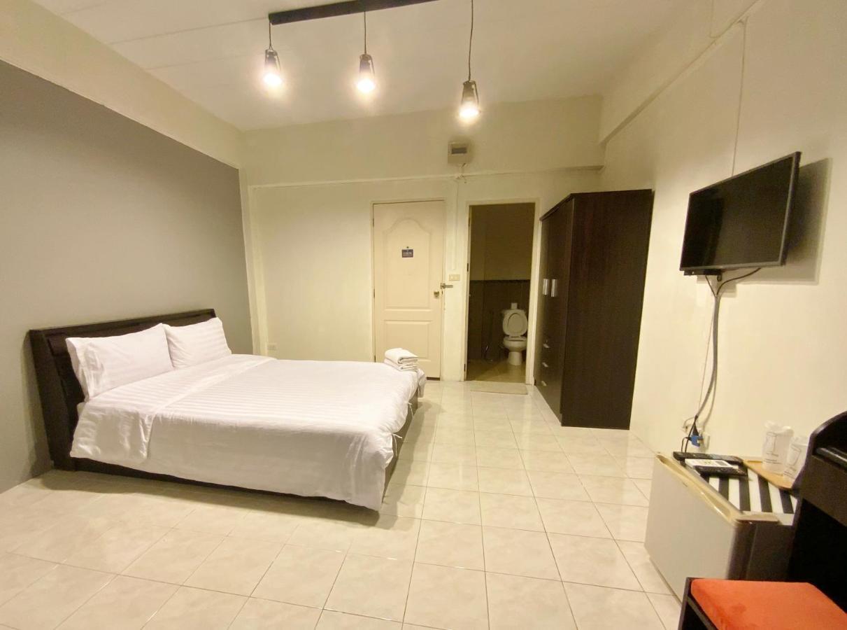 Uh Hostel Bangsaen Екстериор снимка