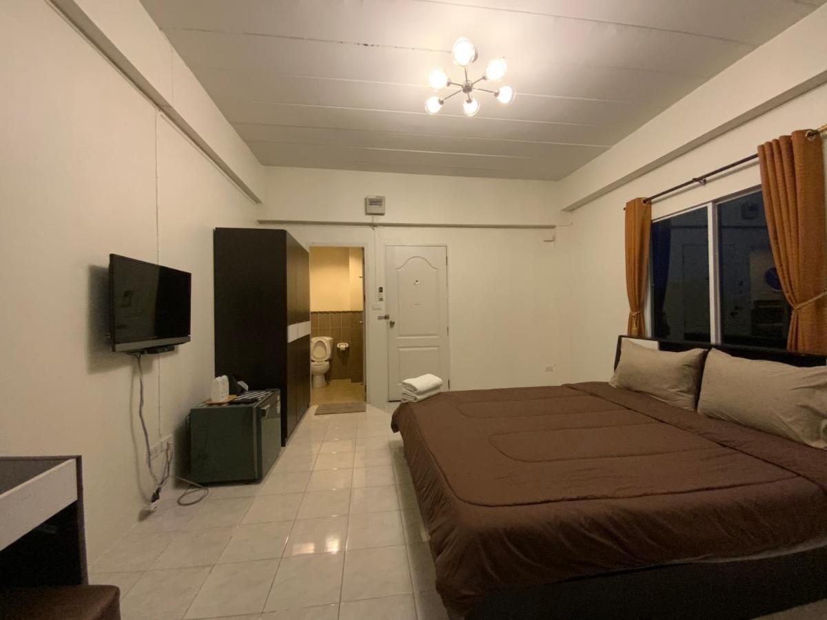 Uh Hostel Bangsaen Екстериор снимка